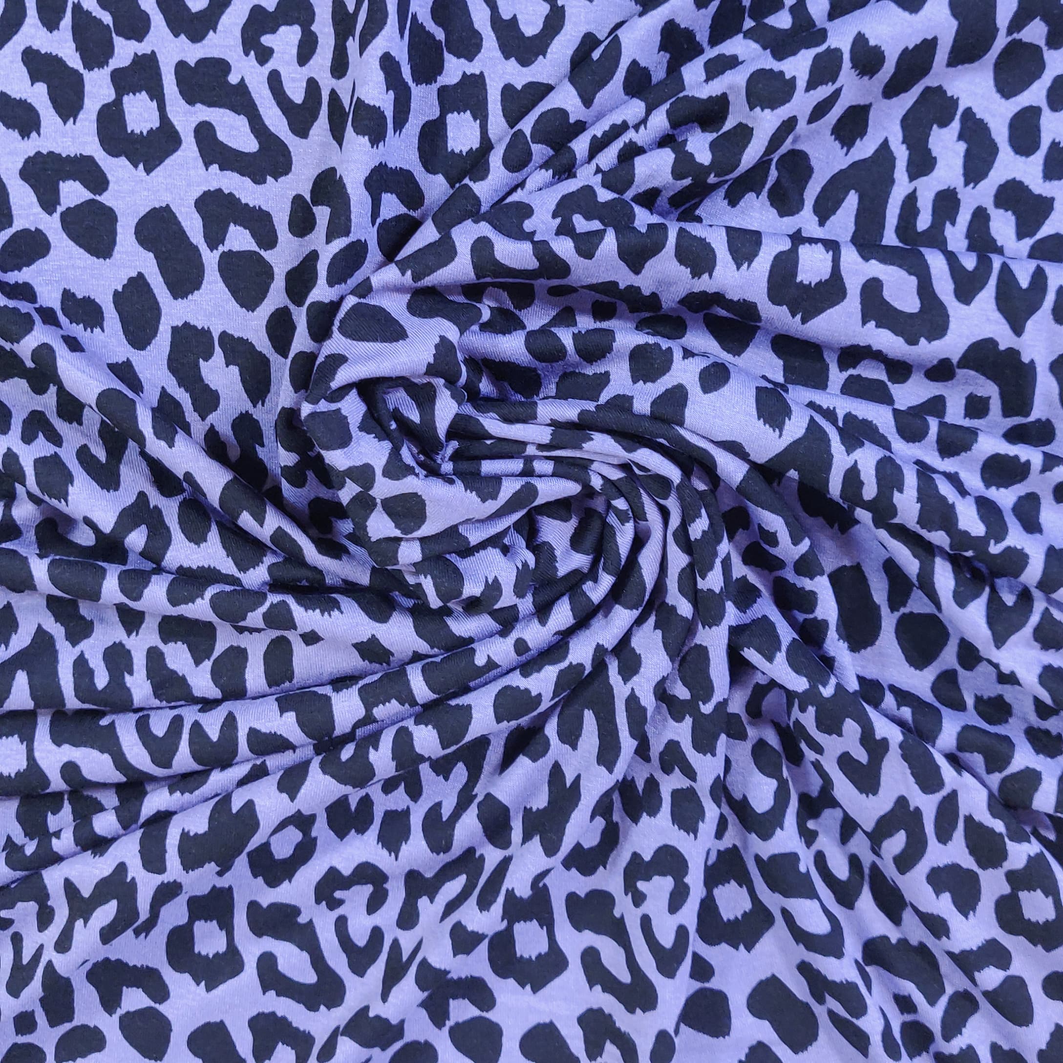 tissu jersey viscose léopard violet imprimé avril fabrics vendu au mètre