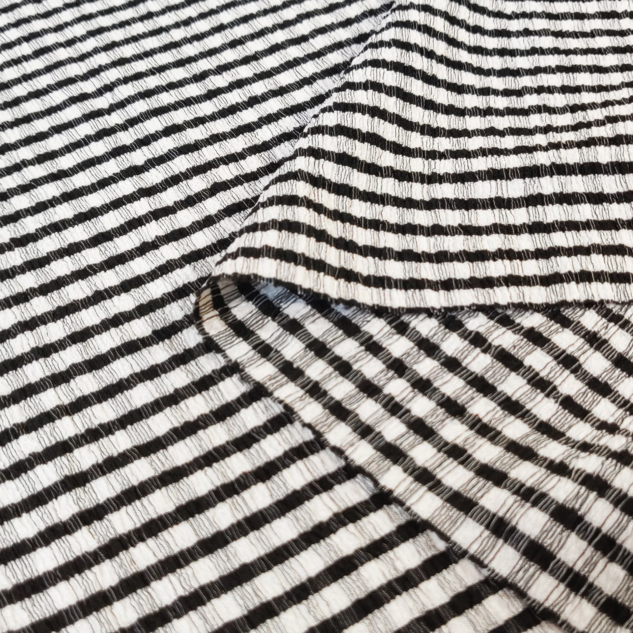 tissu polyester vichy noir carreaux dina avril fabrics vendu au mètre