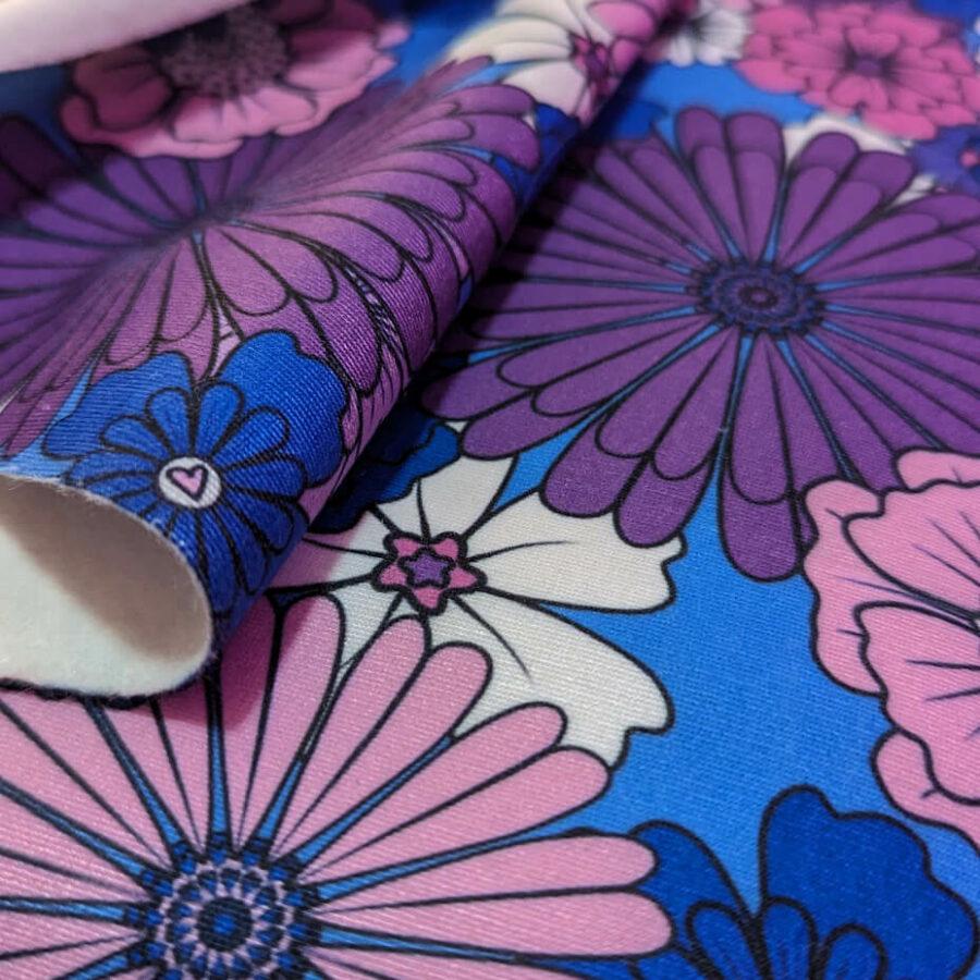 tissu fleurs bleu violet