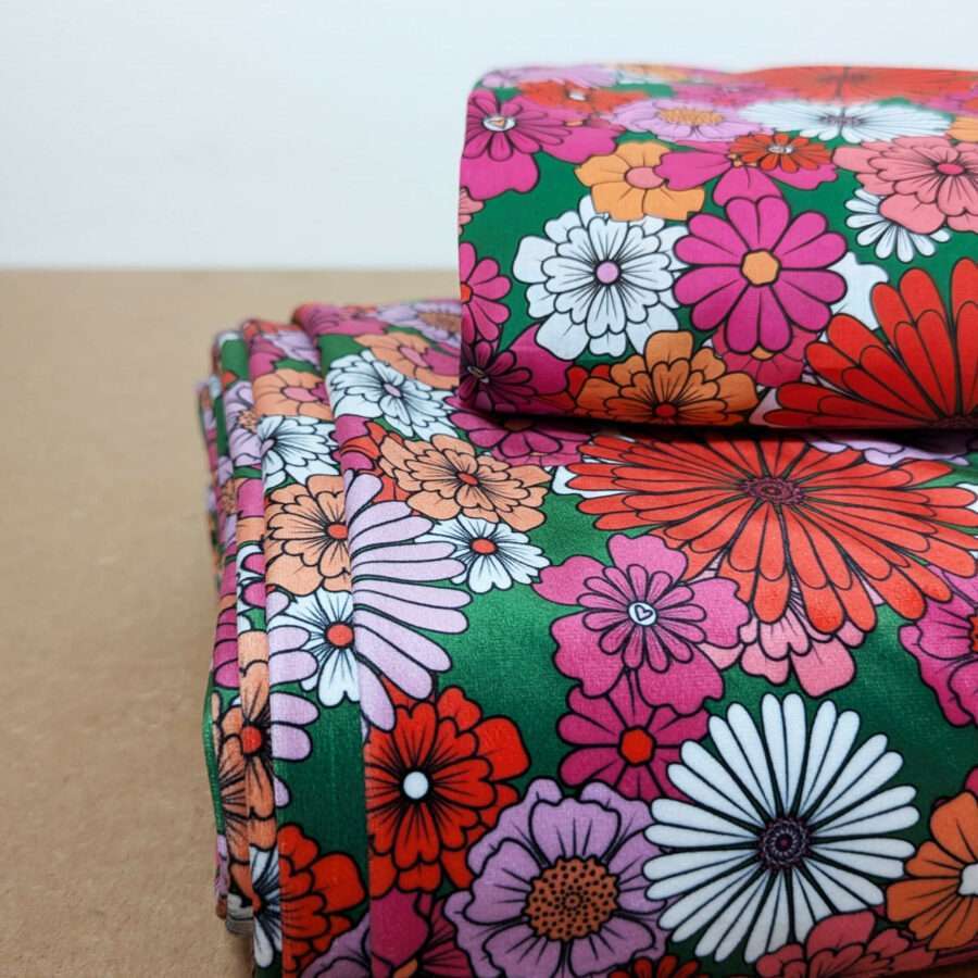 tissu motif rose rétro