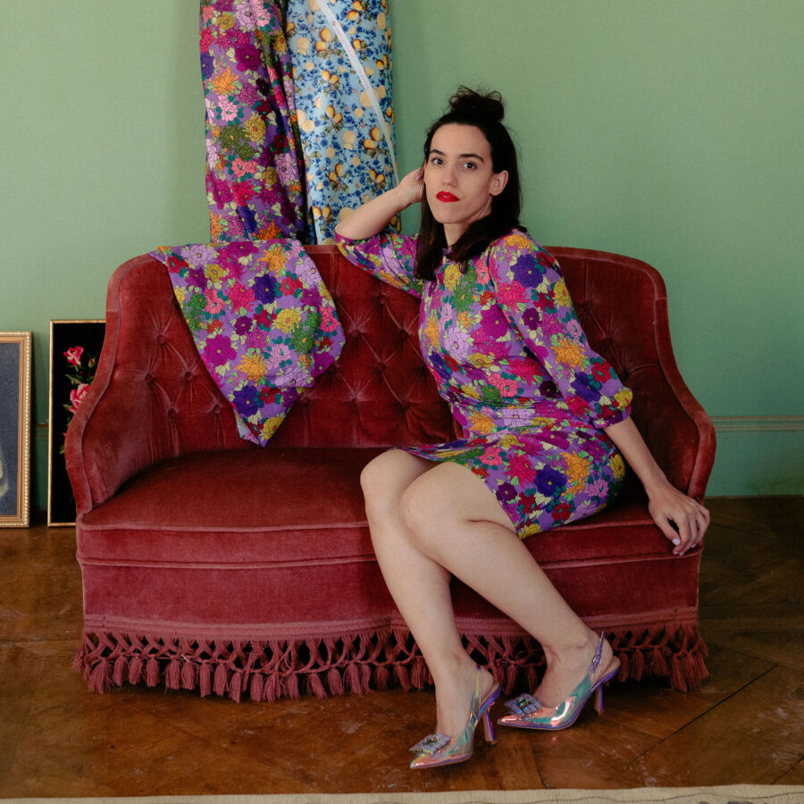 robe violette fleurs