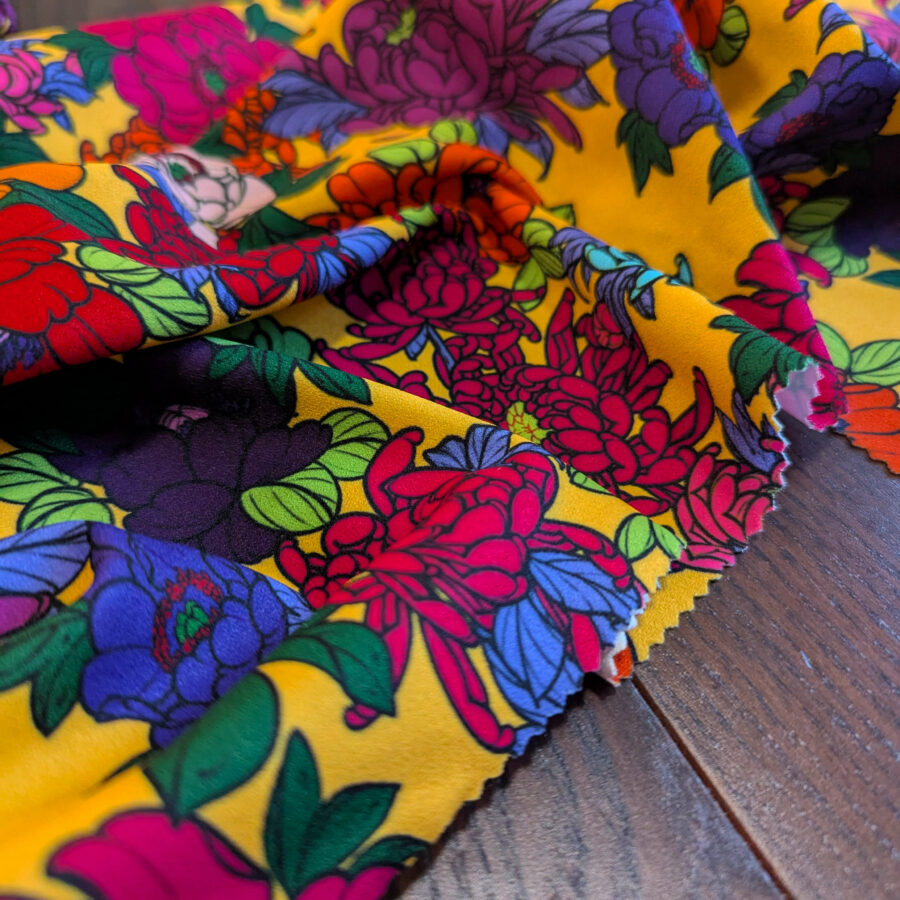 tissu jaune scuba crêpe