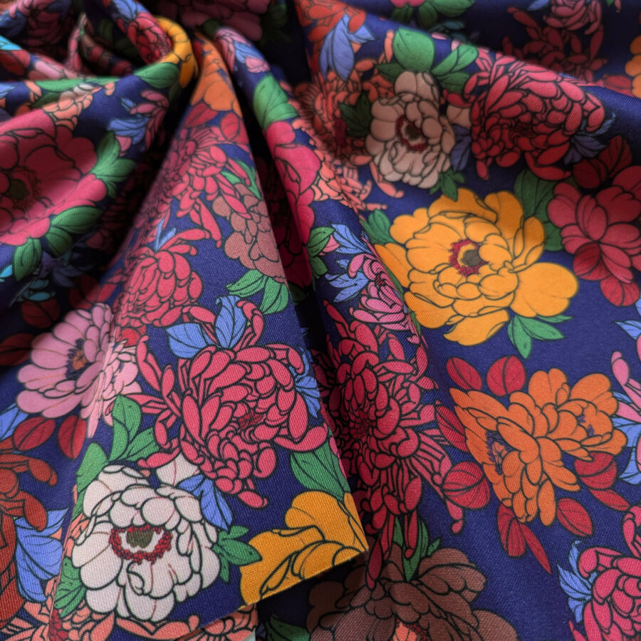 tissu fond violet fleurs