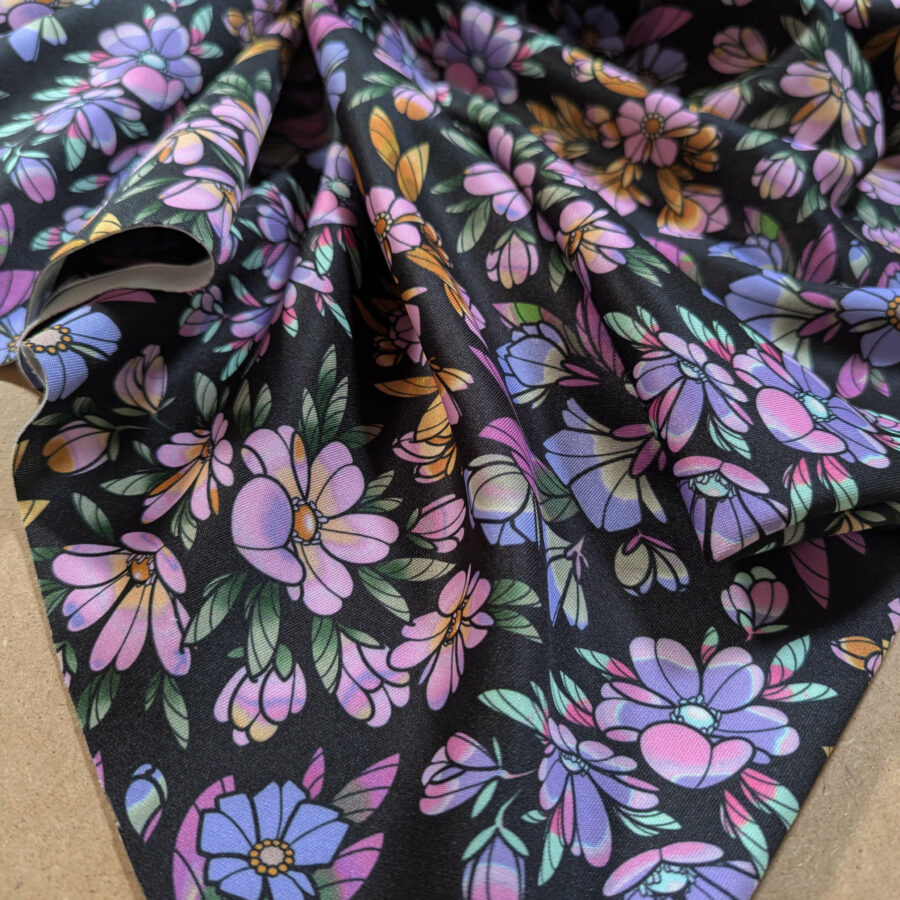 tissu fond noir fleurs couleurs