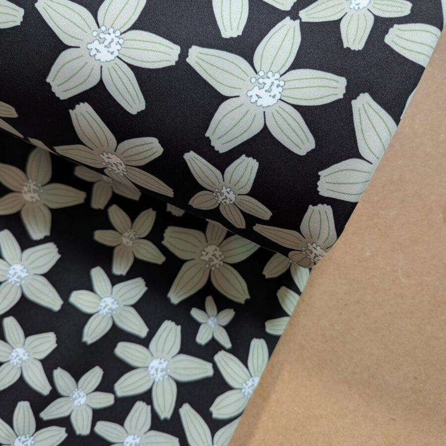 tissu fond noir fleur blanche