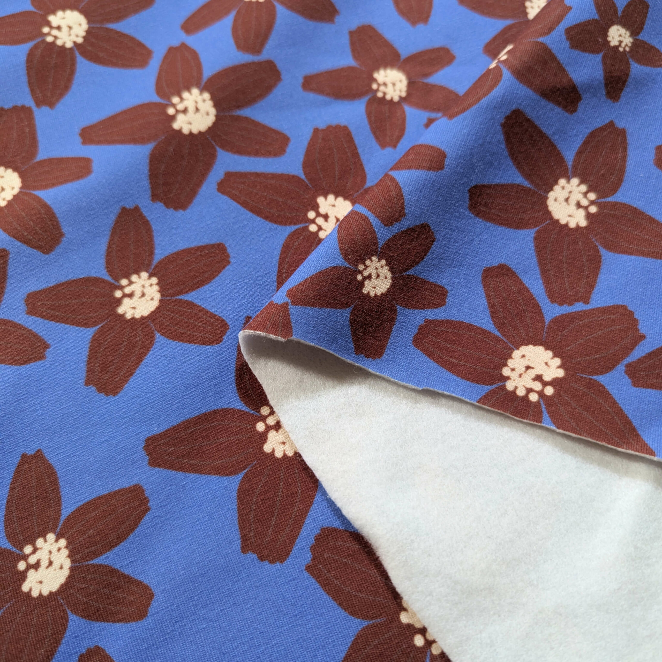 sweat fleur marron fond pastel