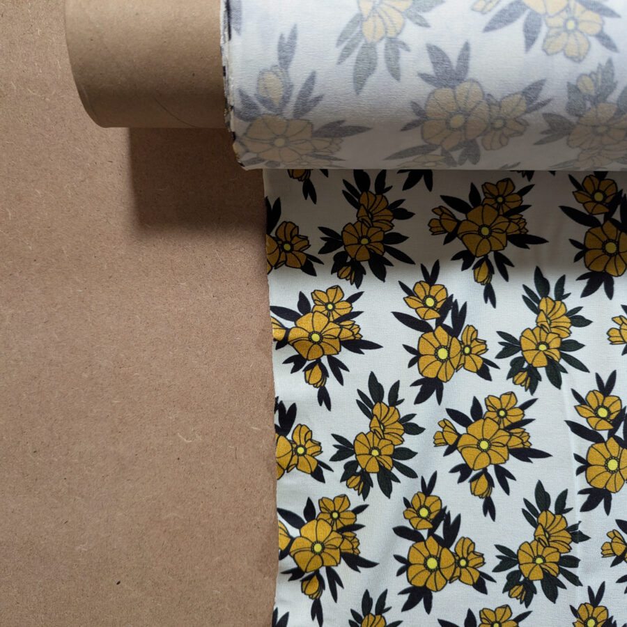 tissu fond blanc et fleurs jaunes