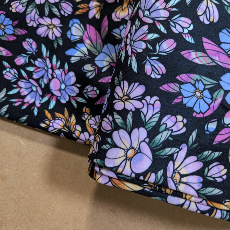 tissu velours noir fleurs