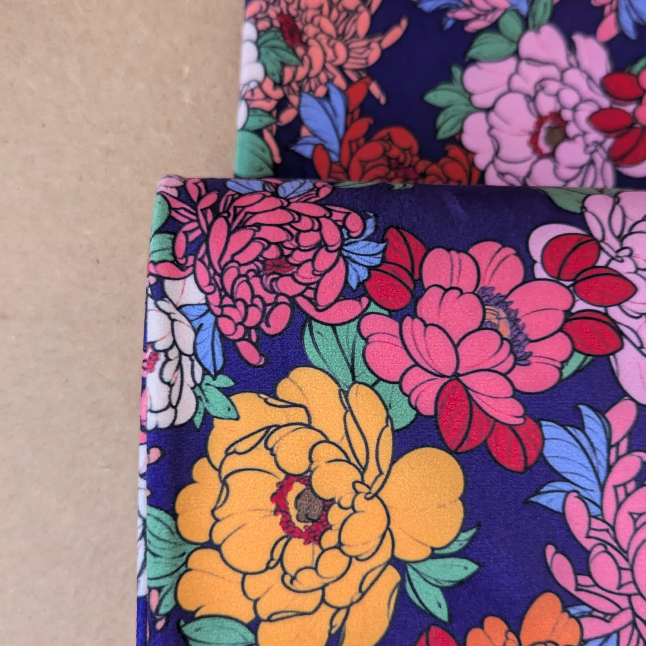 velours fleurs violet