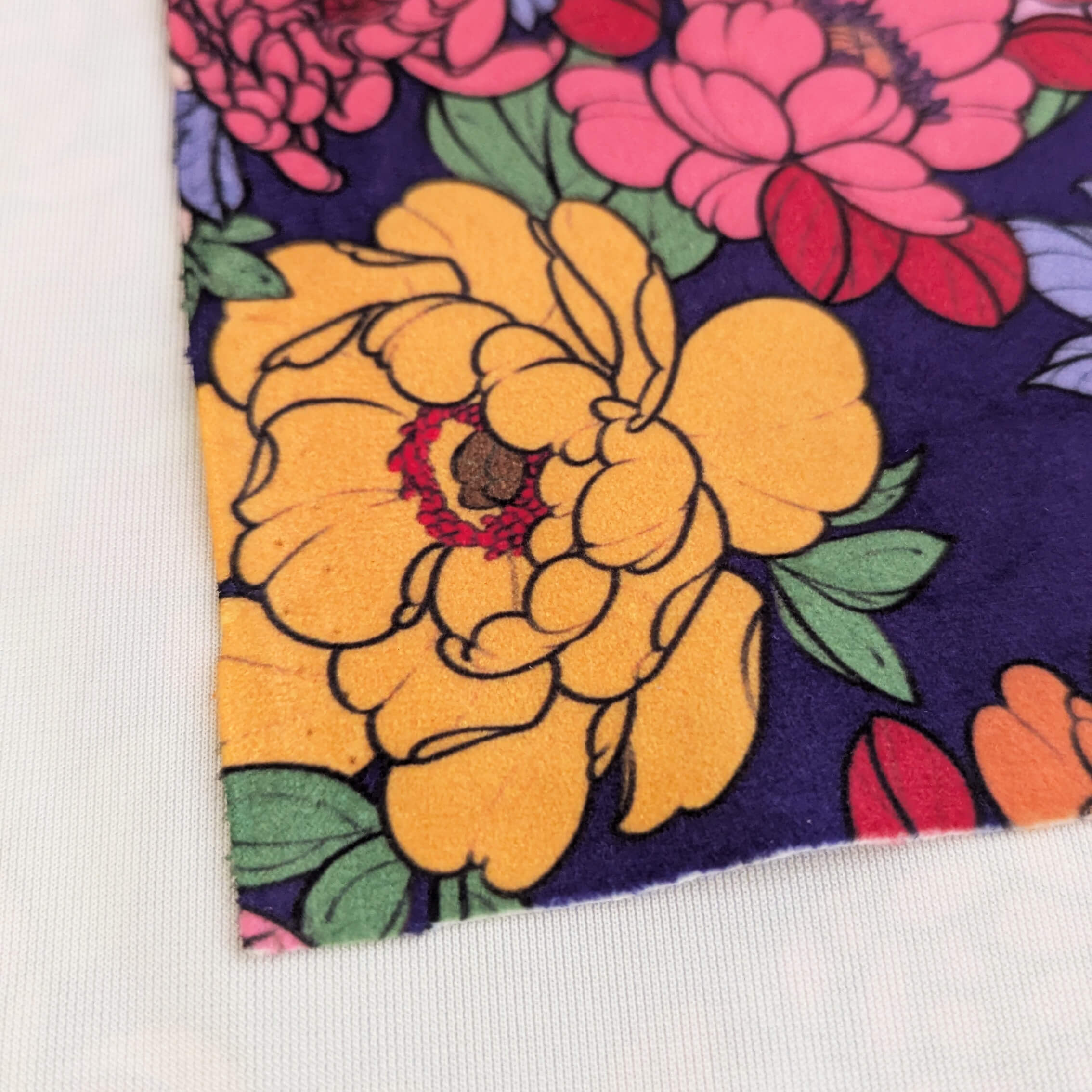 velours fleurs violet