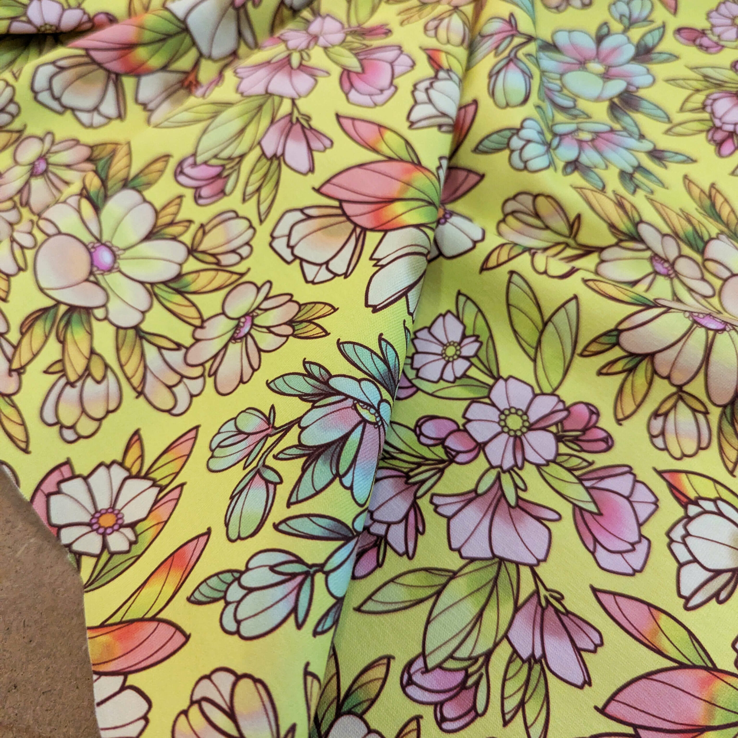 Tissu coton jaune fleurs
