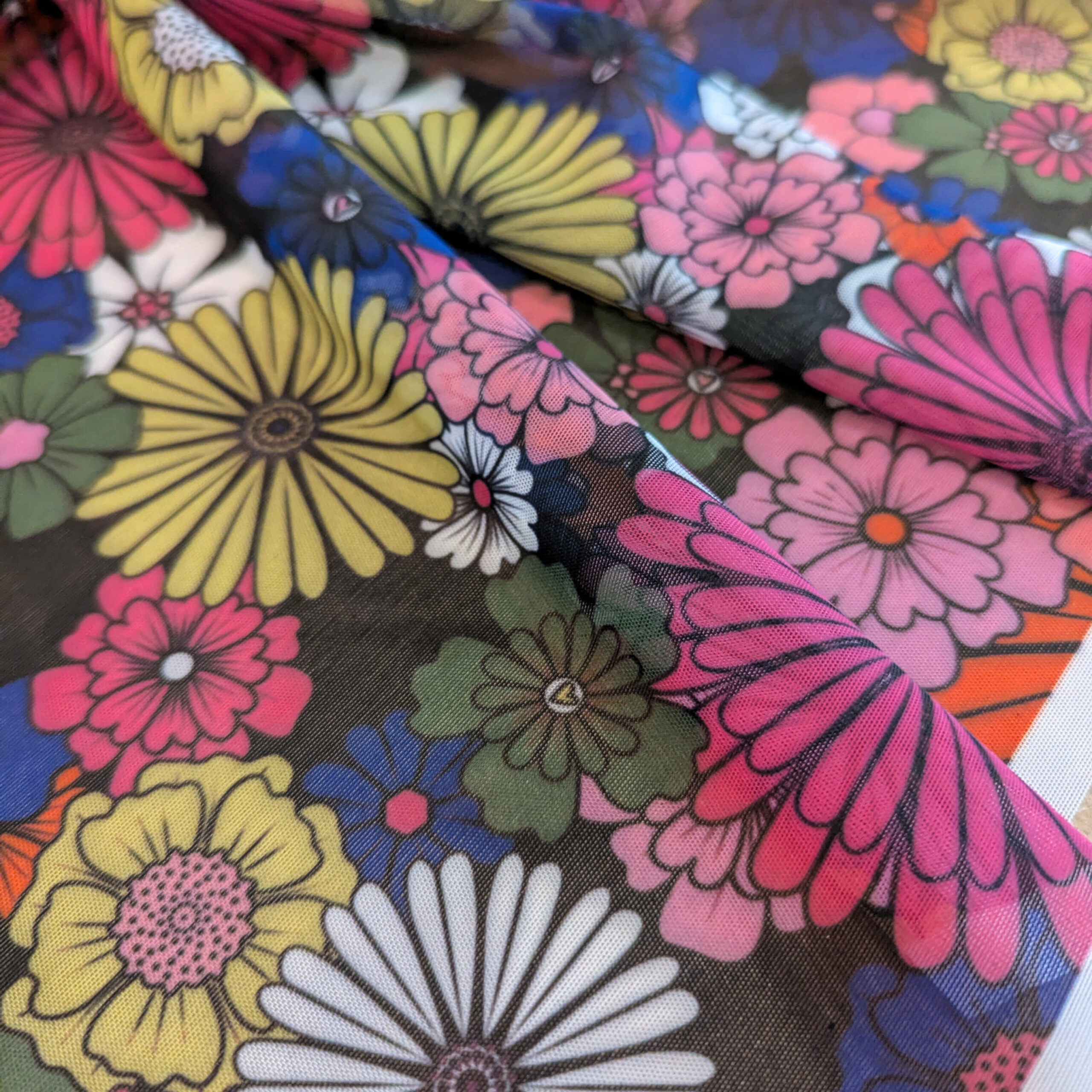 Mesh fleurs noir rose