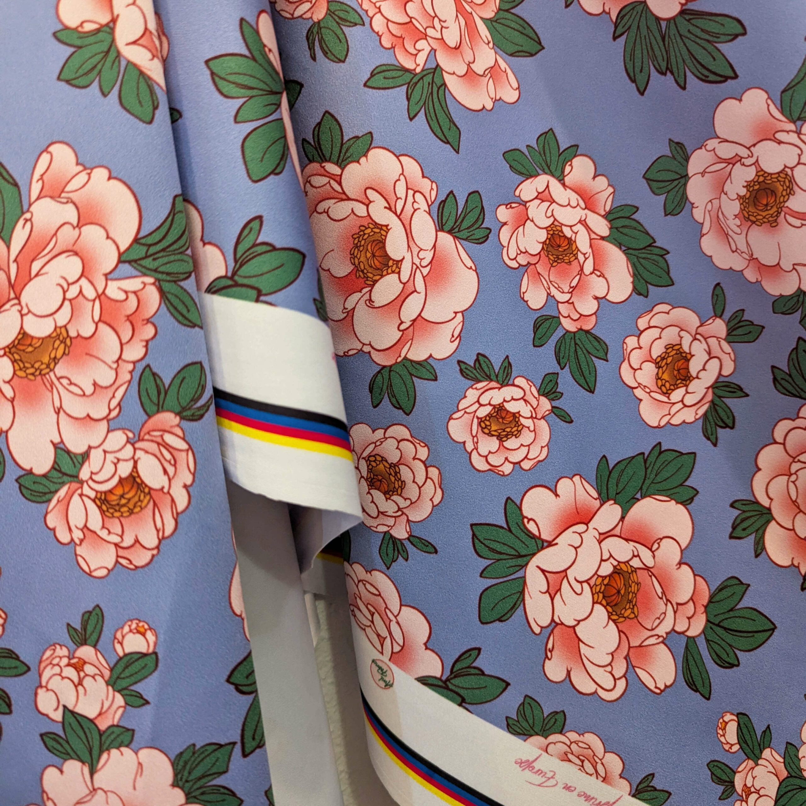 Tissu lycra bleu rose fleurs