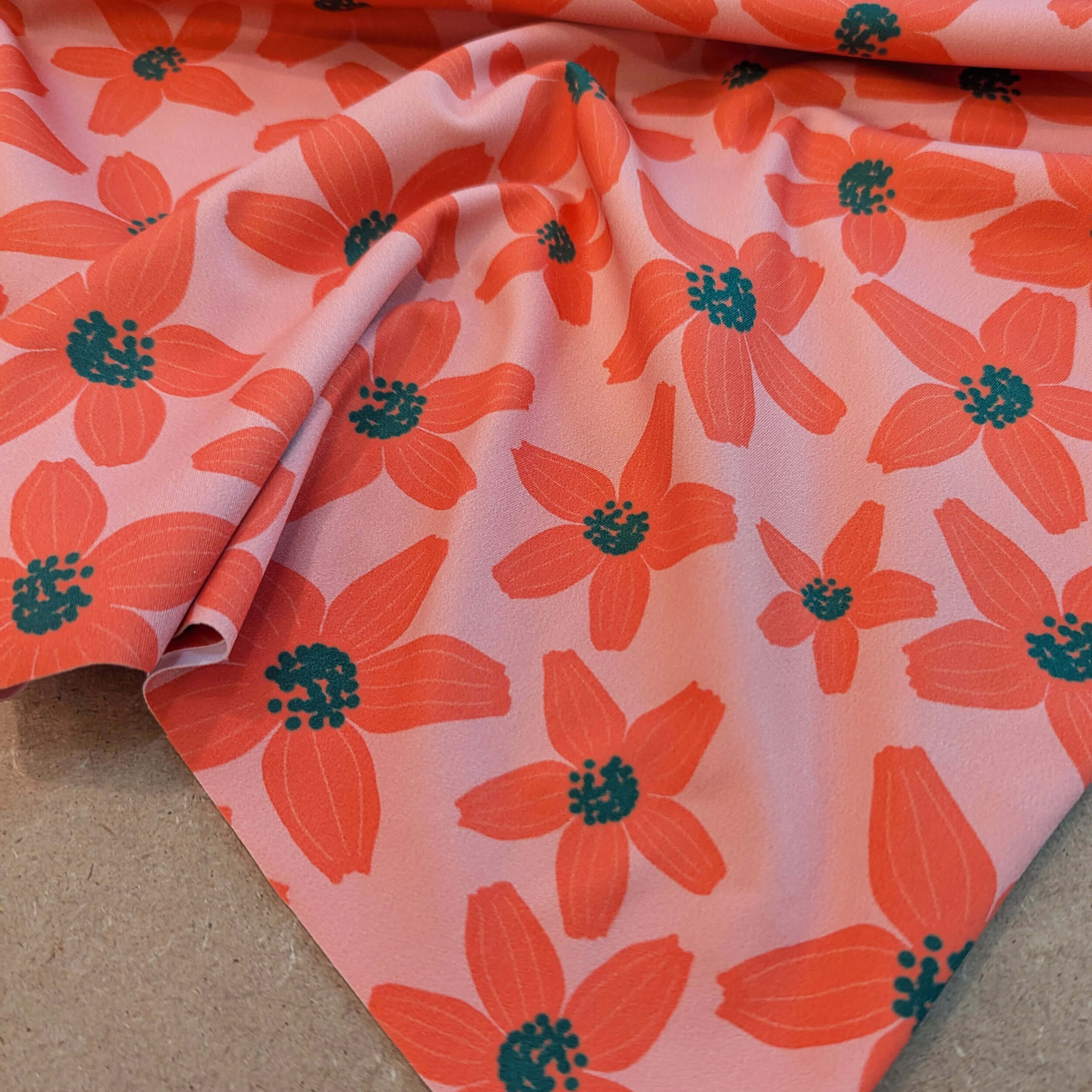 Tissu lycra orange vert fleurs