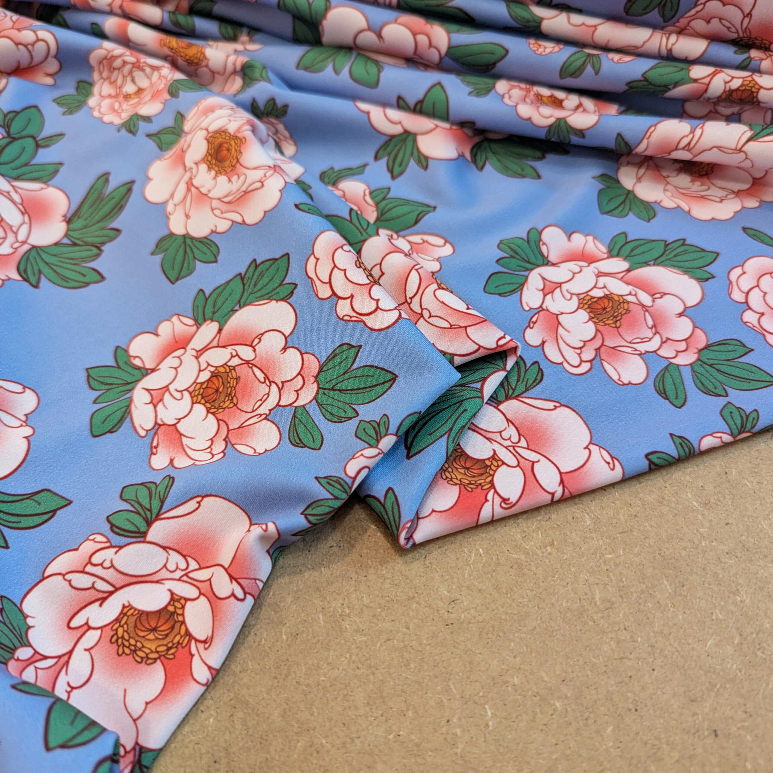 Tissu lycra bleu rose fleurs