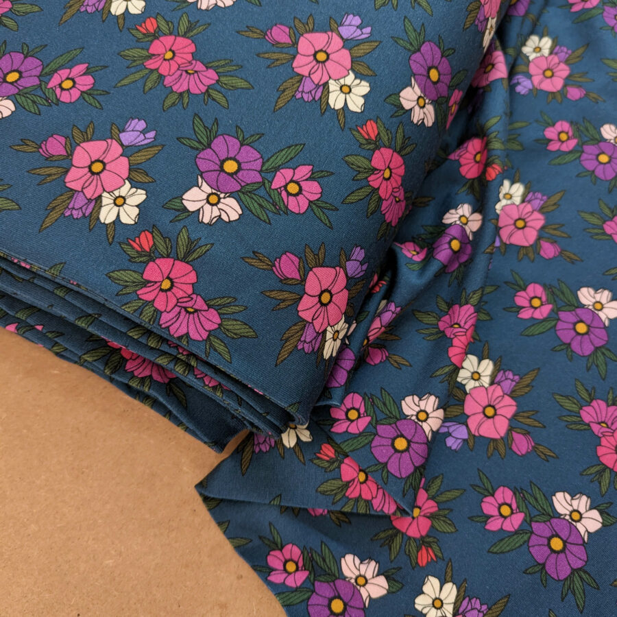 tissu fleuri bleu